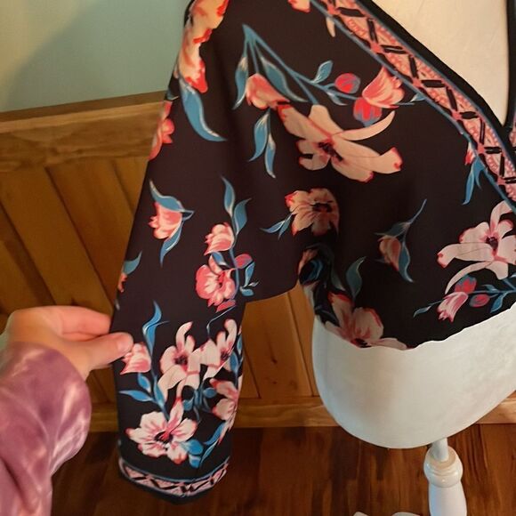 Flying Tomato 🍅 top - Picture 4 of 8